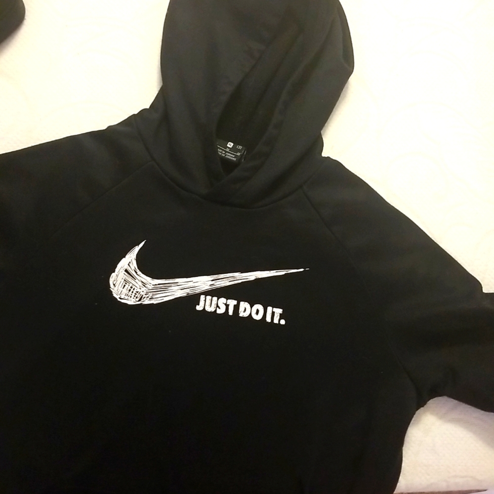 Nike dri-fit standard fit hoodie XL YOUTH